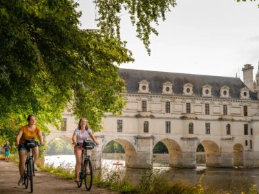 loire-castles-cycling-discovery